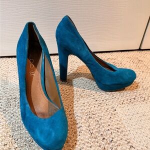Vintage Aldo Teal platform almond toe Suede Heels size 8